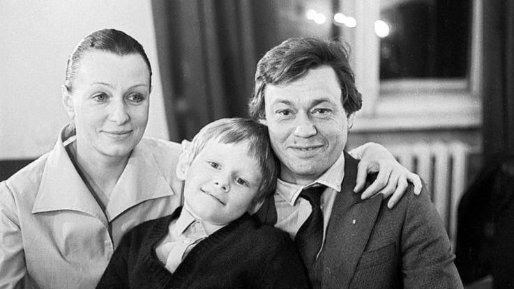 Природа не наградила его отцовским талантом - как живет единственный сын Николая Караченцова