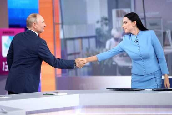 Политическая звезда прайм-тайма: кем была Наиля Аскар-заде и как она попала на ТВ
