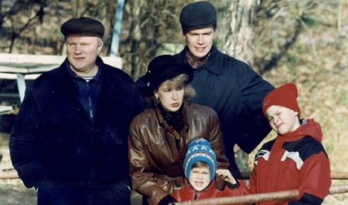 Леонид Зюганов и родители, дед, младший брат